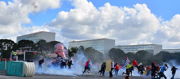 Membros da OEA alegam que crise brasileira, ao contrário da Venezuela, é problema interno do país - Sputnik Brasil