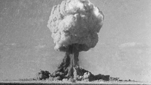 Uma cena de explosão nuclear no filme Século XX - Sputnik Brasil