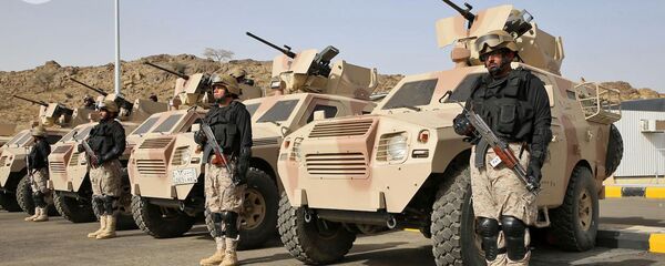 Forças Armadas da Arábia Saudita e unidades das Forças Especiais do Exército do Paquistão participam dos exercícios militares conjuntos Al-Samsam 5, no sudoeste da Arábia Saudita Forças Armadas da Arábia Saudita e unidades das Forças Especiais do Exército do Paquistão participam dos exercícios militares conjuntos Al-Samsam 5, no sudoeste da Arábia Saudita - Sputnik Brasil