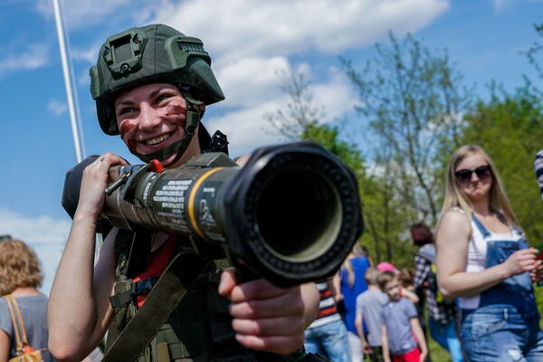 Exposição militar na Lituânia - Sputnik Brasil