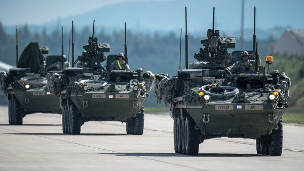 US Army Stryker infantry carrier vehicles convoy - Sputnik Brasil