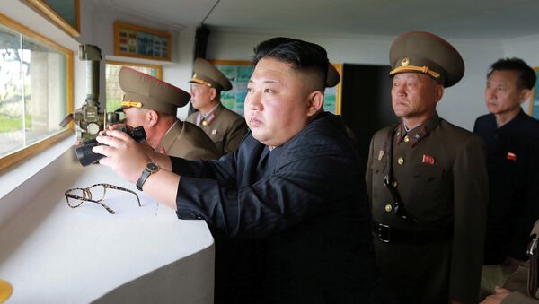 Kim Jong-un com militares norte-coreanos - Sputnik Brasil