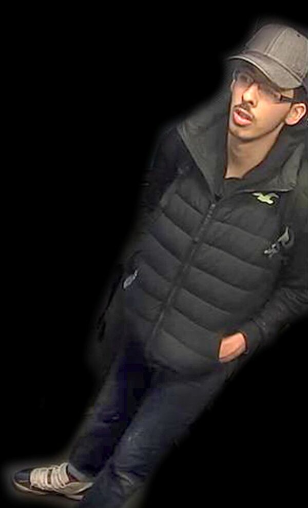 Salman Abedi, o autor do atentado suicida em Manchester, registrado pelas câmeras de vigilância na noite do ataque, em imagem divulgada em 27 de maio de 2017  - Sputnik Brasil