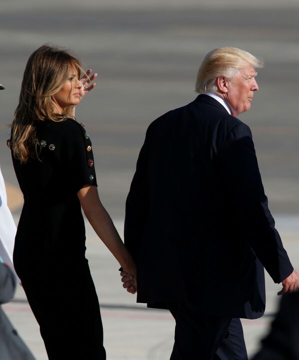 A primeira-dama dos EUA, Melania Trump, e o presidente dos EUA, Donald Trump, em uma base militar na Itália - Sputnik Brasil