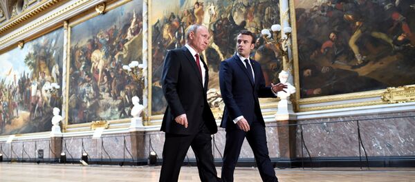 Vladimir Putin e Emmanuel Macron se reúnem em Paris, 29 de maio, 2017 - Sputnik Brasil