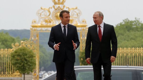 O presidente russo Vladimir Putin e o presidente francês Emmanuel Macron reuniram-se no Grand Trianon do Palácio de Versalhes em Paris, 29 de maio de 2017 - Sputnik Brasil