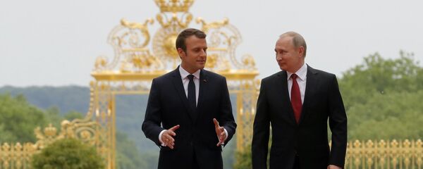 O presidente russo Vladimir Putin e o presidente francês Emmanuel Macron reuniram-se no Grand Trianon do Palácio de Versalhes em Paris, 29 de maio de 2017 - Sputnik Brasil