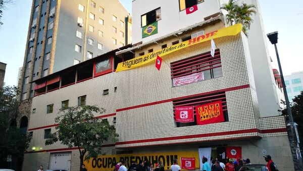 Antigo prédio do Jornal Hoje em Dia ocupado por manifestantes em BH - Sputnik Brasil