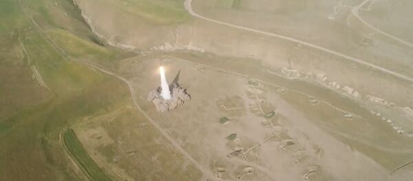 Mísseis Iskander foram lançados pela primeira vez fora da Rússia Mísseis Iskander foram lançados pela primeira vez fora da Rússia - Sputnik Brasil