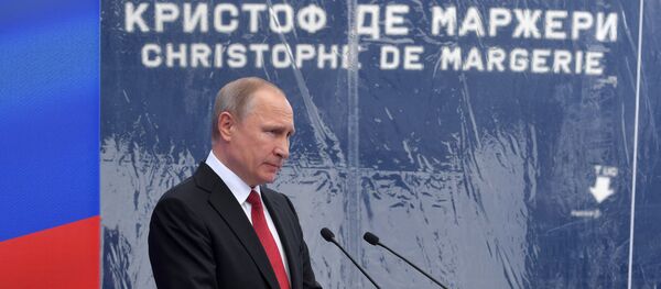 Vladimir Putin homenageia o navio-tanque Christophe de Margerie - Sputnik Brasil