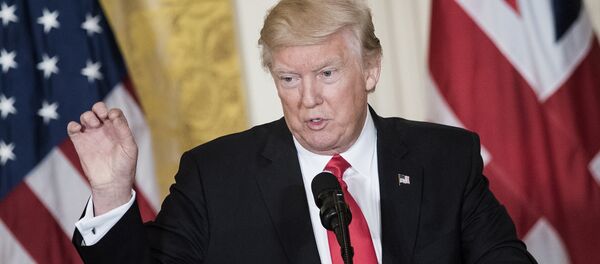 O presidente dos EUA, Donald Trump, fala durante uma conferência de imprensa com a primeira-ministra britânica Theresa May, na Casa Branca, em 27 de janeiro de 2017, em Washington, DC. O presidente dos EUA, Donald Trump, fala durante uma conferência de imprensa com a primeira-ministra britânica Theresa May, na Casa Branca, em 27 de janeiro de 2017, em Washington, DC. - Sputnik Brasil