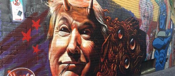 Donald Trump, presidente dos Estados Unidos, representado como um demônio por artista de rua Donald Trump, presidente dos Estados Unidos, representado como um demônio por artista de rua - Sputnik Brasil