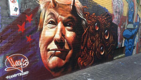 Donald Trump, presidente dos Estados Unidos, representado como um demônio por artista de rua - Sputnik Brasil
