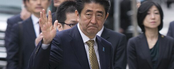 Shinzo Abe em 27 de abril de 2015 no local do atentado da Maratona de Boston de 2014 - Sputnik Brasil