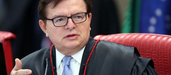 Ministro Herman Benjamin, relator da Aije 194358, faz leitura de seu relatório durante sessão plenária do TSE. Brasília-DF, 06/06/2017 - Sputnik Brasil