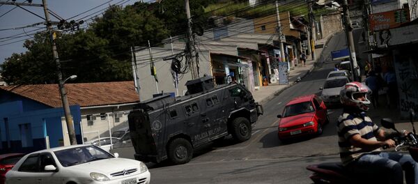 Carro blindado nas ruas do Rio de Janeiro - Sputnik Brasil
