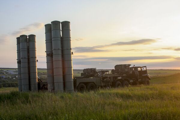 Sistemas russos S-300 durante os treinamentos bilaterais de grande escala da defesa antiaérea e da aviação da Região Militar Ocidental - Sputnik Brasil