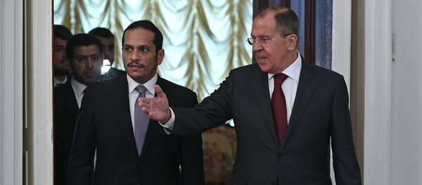 Russian Foreign Minister Sergey Lavrov, right, and his Qatari counterpart Mohammed Al Thani during their meeting in Moscow - Sputnik Brasil