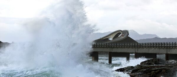 Onda gigante atinge a Estrada do Atlântico, na Noruega (foto de arquivo) - Sputnik Brasil