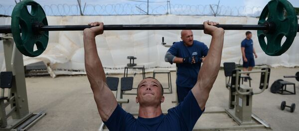 Militares russos treinam na academia da base aérea russa Hmeymim, na Síria - Sputnik Brasil