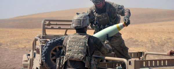 Forças da coalizão manuseiam munição de fósforo branco no Iraque - Sputnik Brasil