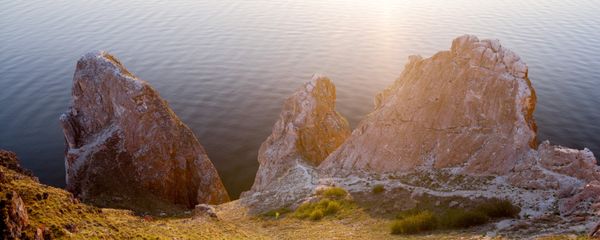 O cabo Sagan-Khushun, Cabo Branco, em buriato, na ilha de Olkhon, no lago Baikal O cabo Sagan-Khushun, Cabo Branco, em buriato, na ilha de Olkhon, no lago Baikal - Sputnik Brasil
