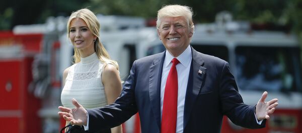 Presidente Trump com sua filha Ivanka, deixa Casa Branca para visitar base aérea de Andrews - Sputnik Brasil