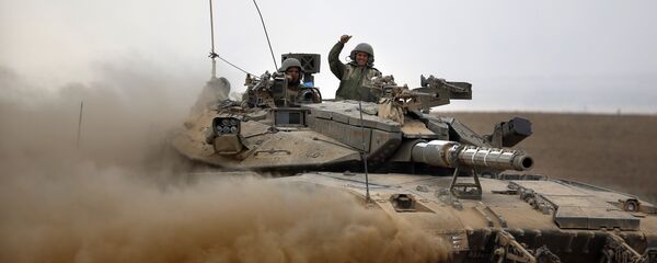 Soldados israelenses a bordo do tanque Merkava - Sputnik Brasil