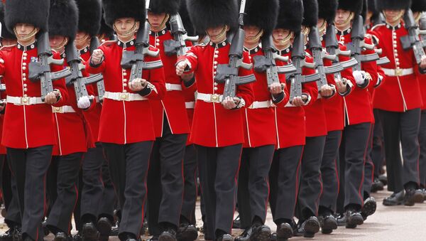 Guarda britânica durante desfile em Londres - Sputnik Brasil