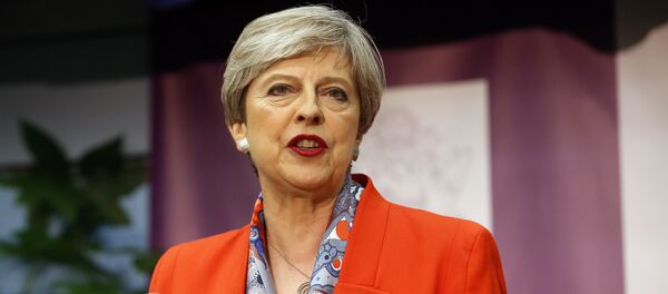 Theresa May, primeira-ministra do Reino Unido, durante discurso em Maidenhead, Inglaterra, em 9 de junho de 2017 Theresa May, primeira-ministra do Reino Unido, durante discurso em Maidenhead, Inglaterra, em 9 de junho de 2017 - Sputnik Brasil