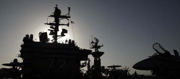 Porta-aviões nuclear Abraham Lincoln da Marinha dos EUA, foto de arquivo - Sputnik Brasil
