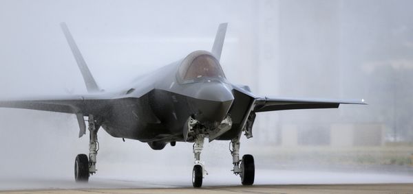 Ministro da Defesa de Israel quer comprar mais 1 esquadrão de caças F-35 antes da saída de Trump - Sputnik Brasil