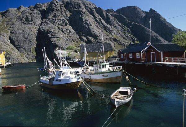 Cais perto de uma aldeia de pescadores, na Noruega - Sputnik Brasil