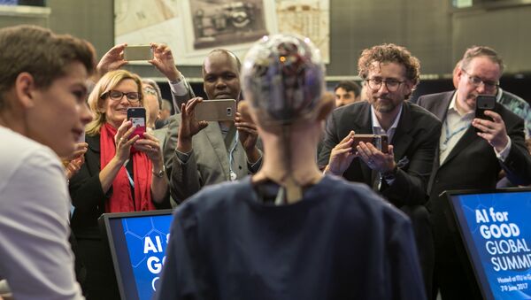 A androide Sofia na conferência sobre robótica, celebrada em Genebra, Suíça em 9 de junho de 2017 - Sputnik Brasil