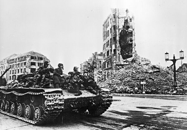 Esta foi tática única utilizada pelo Exército soviético na Batalha de Berlim - Sputnik Brasil