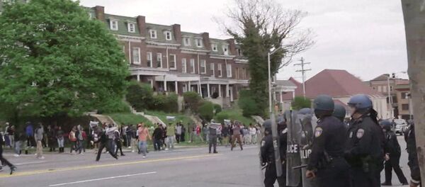 Polícia bloqueou manifestantes em Baltimore - Sputnik Brasil