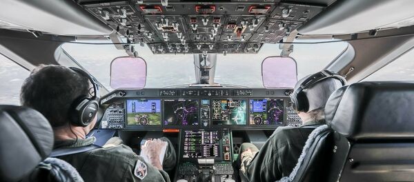 Imagem da cabine da aeronave militar multimissão de transporte e reabastecimento em voo KC-390, da empresa brasileira de aviação Embraer - Sputnik Brasil