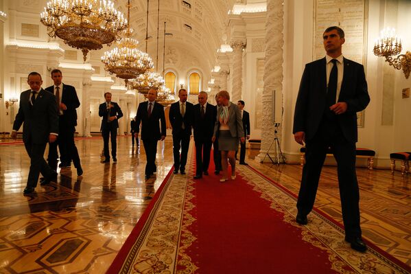 Encontro com o senhor Vladimir Putin Presidente da Federação da Rússia. Visita aos Salões do Kremlin e Despedida. (ST. George Hall) - Sputnik Brasil