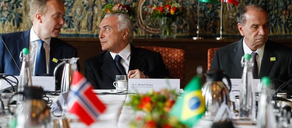 Michel Temer acompanhado do Ministro das Relações Exteriores da Noruega, Borge Brende, e do chanceler brasileiro, Aloysio Nunes, em Oslo - Sputnik Brasil