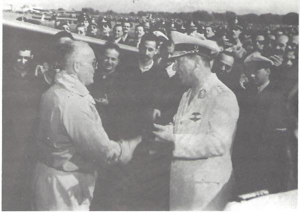 Kurt Tank com General Juan D. Perón na apresentação do Pulqui II - Sputnik Brasil