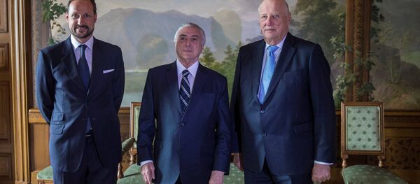 Temer com o Rei Harald (direita) e o príncipe Haakon (esquerda) - Sputnik Brasil