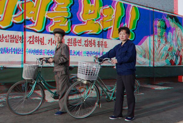 Matjaz Tancic 3DPRK: Retratos da Coreia do Norte, Funcionários de fábrica de fertilizantes, Coreia do Norte, 2014 - Sputnik Brasil