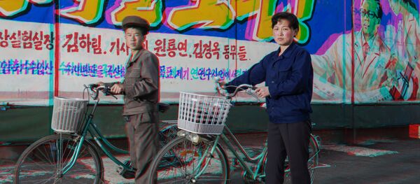 Matjaz Tancic 3DPRK: Retratos da Coreia do Norte, Funcionários de fábrica de fertilizantes, Coreia do Norte, 2014 - Sputnik Brasil