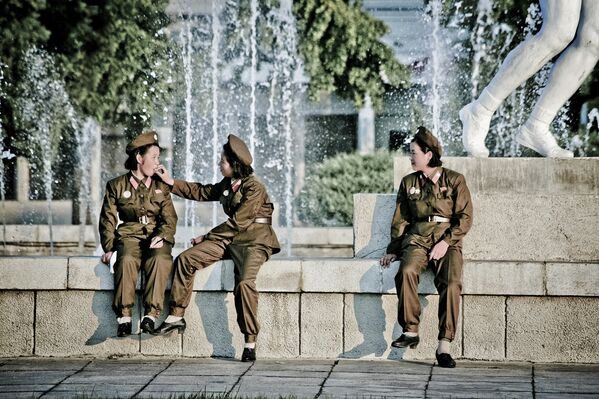 Matt Pash, Mulheres de Pyongyang, 2012 - Sputnik Brasil