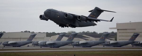 C-17, avião de transporte militar da Força Aérea dos EUA, foto de arquivo C-17, avião de transporte militar da Força Aérea dos EUA, foto de arquivo - Sputnik Brasil