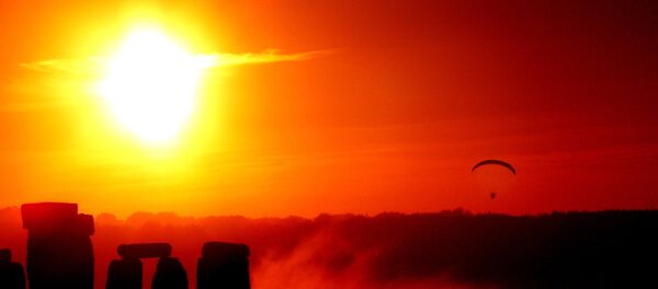 Festa de solstício em Stonehenge - Sputnik Brasil