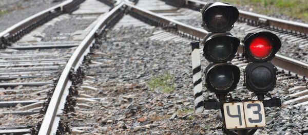 Sinal vermelho em ferrovia - Sputnik Brasil