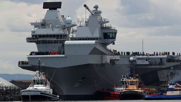 O maior navio da Marinha do Reino Unido, o porta-aviões Queen Elizabeth - Sputnik Brasil