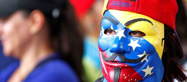 Participante de uma manifestação na Venezuela - Sputnik Brasil