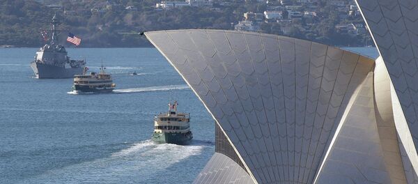 USS McCampbell (DDG 85) sails past the Opera House in Sydney prior to the Talisman Sabre of 2011. - Sputnik Brasil